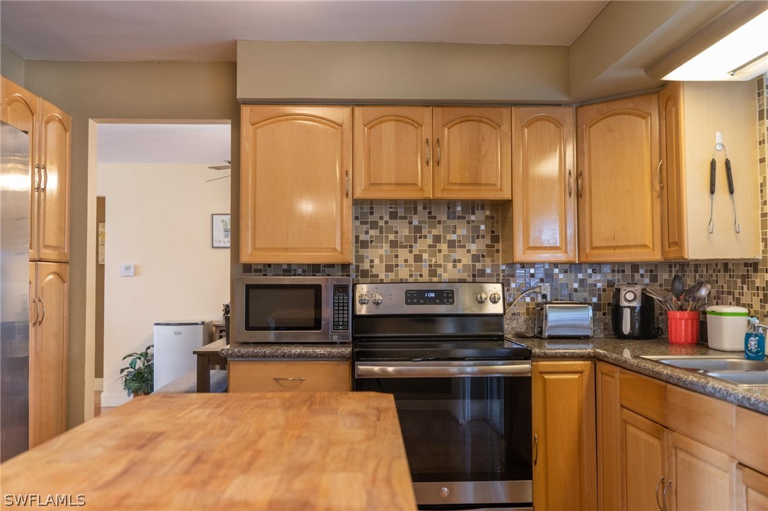 1806 NE Van Loon Terrace