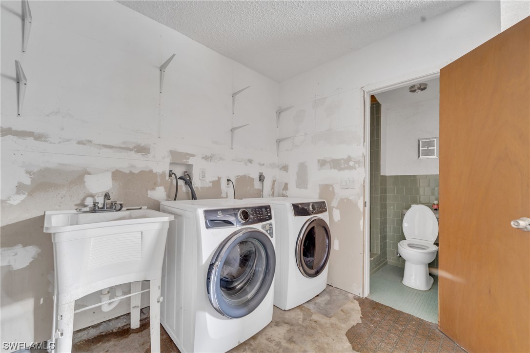 2911 SW 5th Place