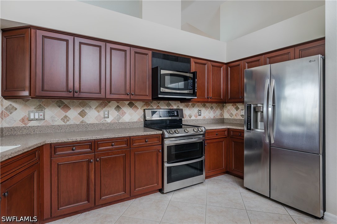 512 SE 33rd TER