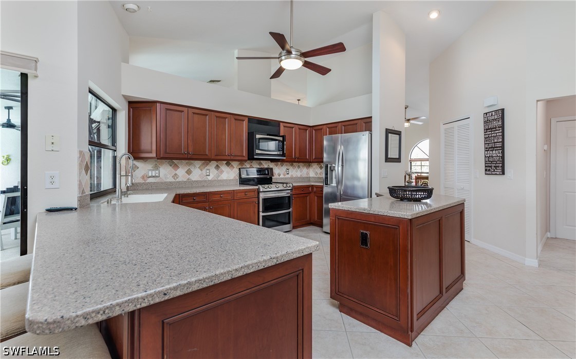 512 SE 33rd TER
