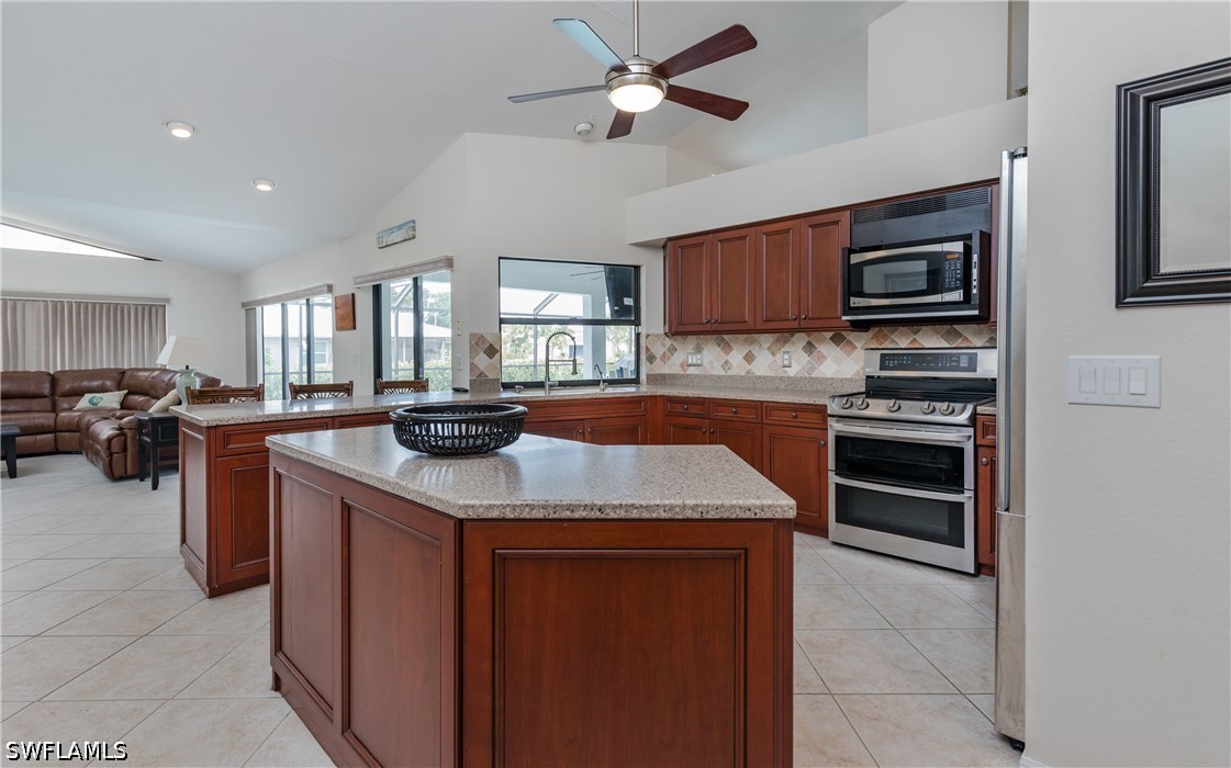512 SE 33rd TER