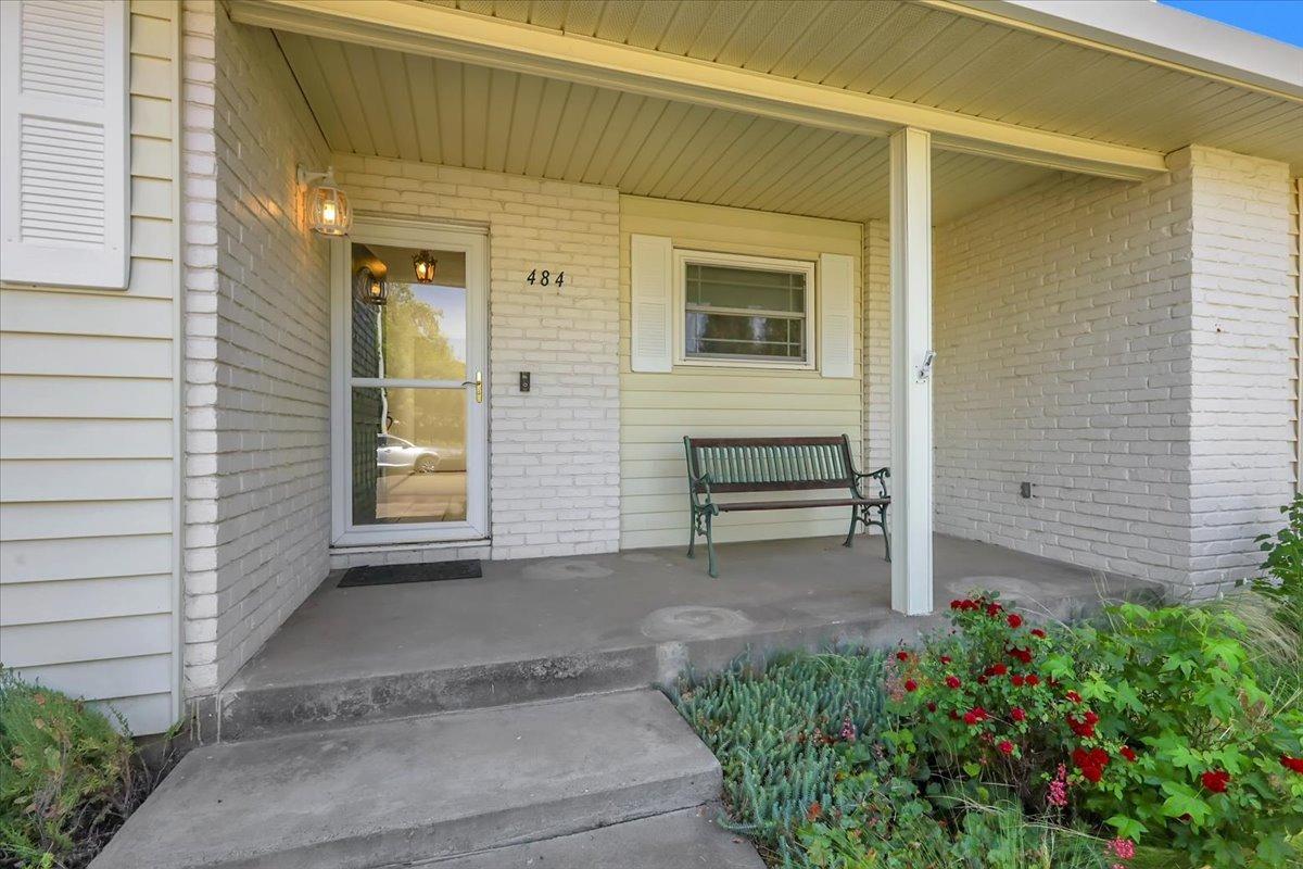 484 Camino Cortez