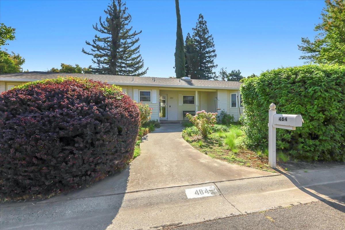 484 Camino Cortez