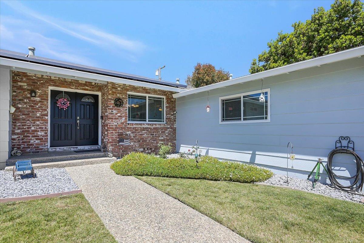 1411 Queens Avenue