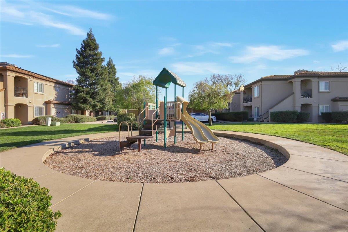 4200 E Commerce 1121