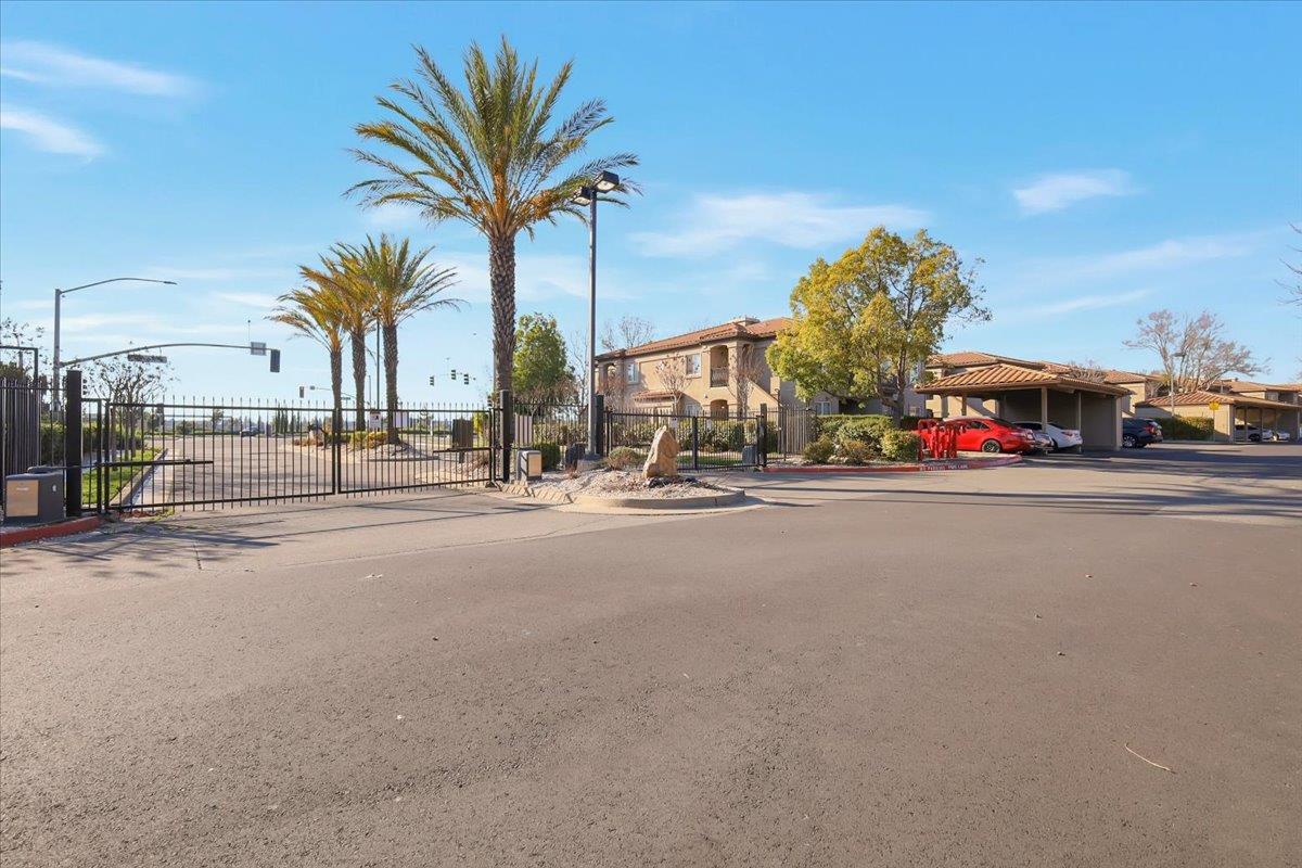 4200 E Commerce 1121