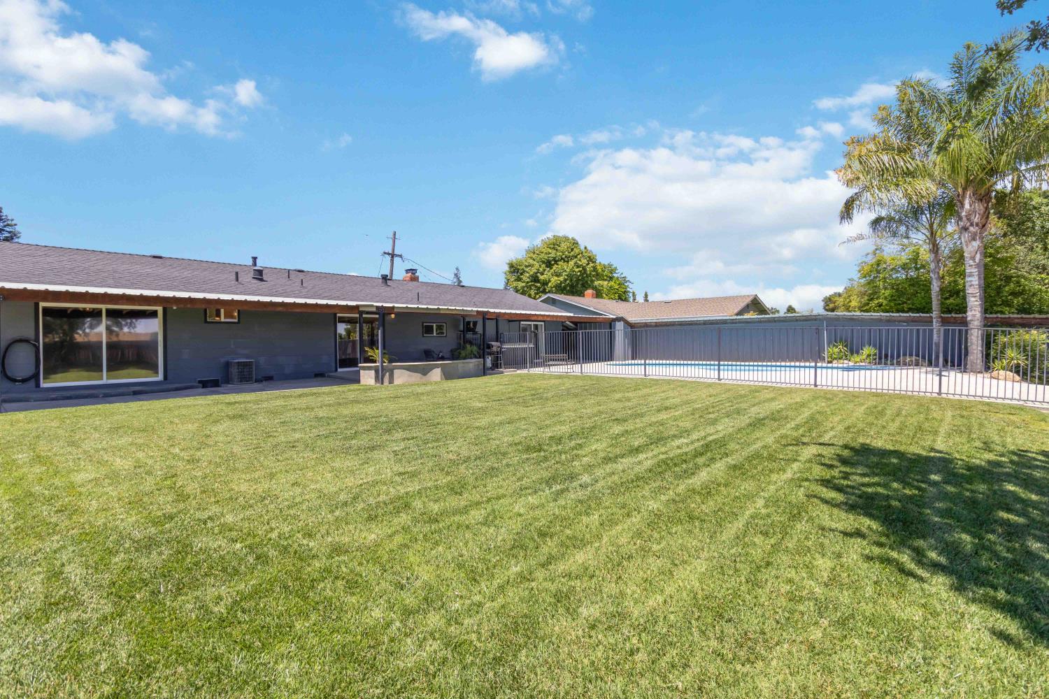 7307 N Roberta Way
