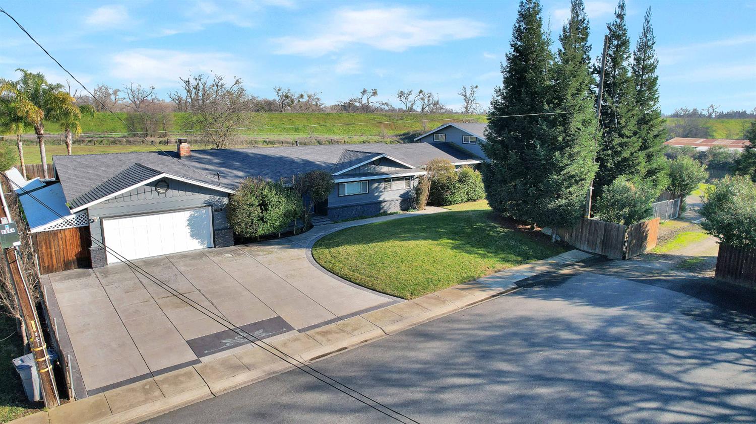 7307 N Roberta Way
