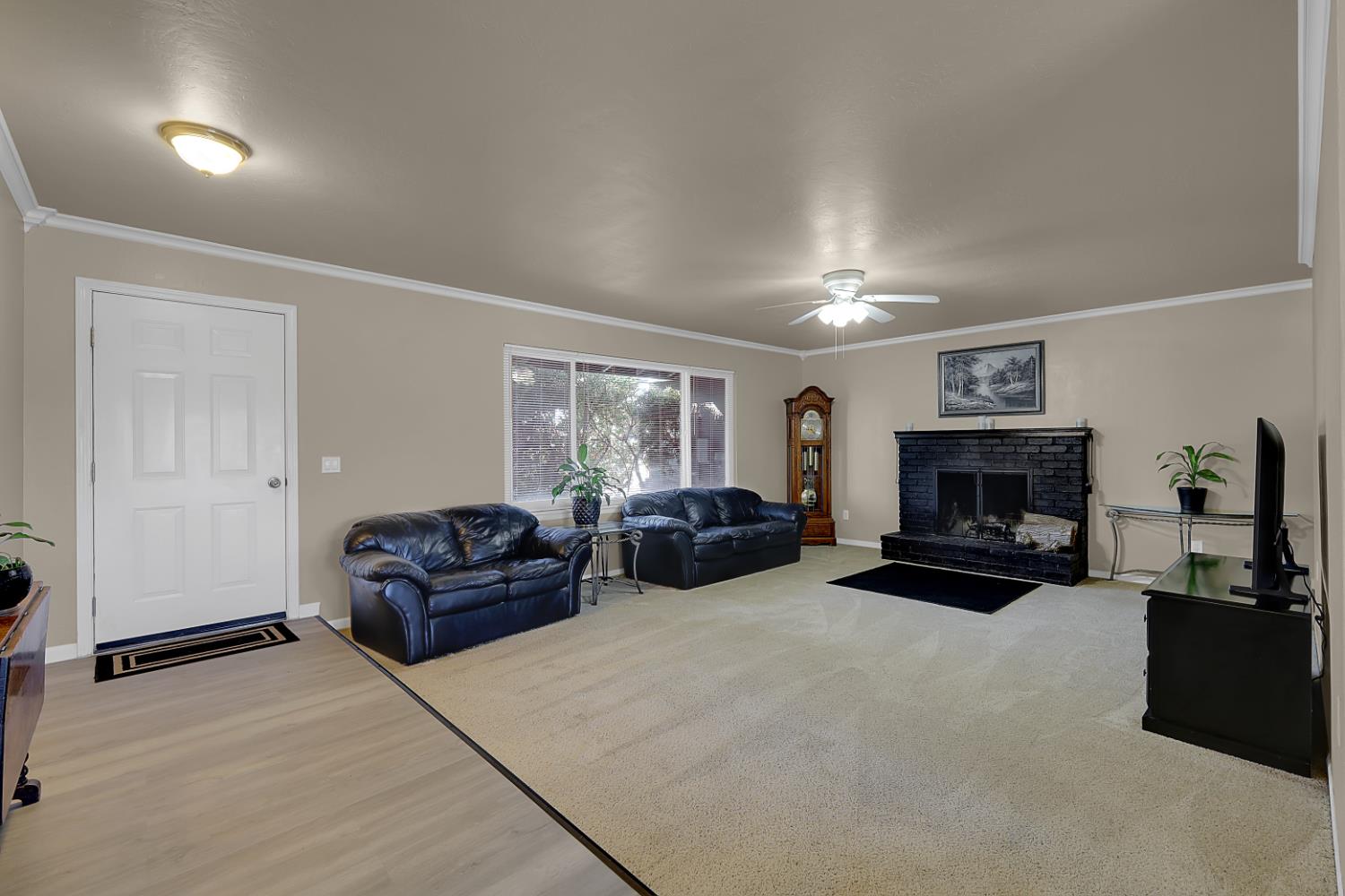 7307 N Roberta Way