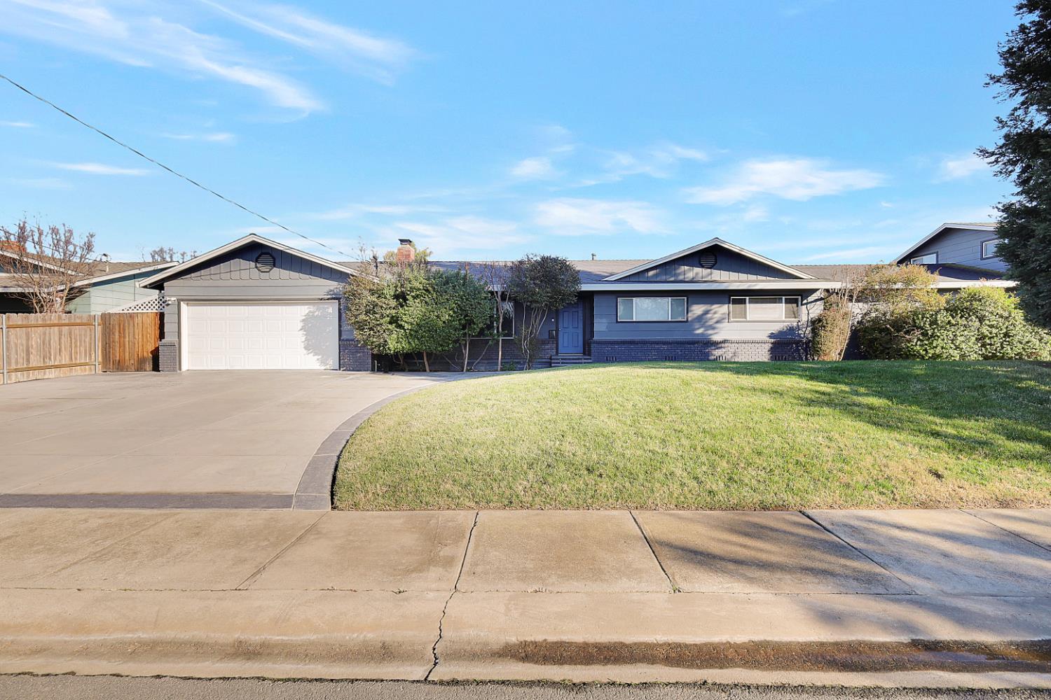 7307 N Roberta Way