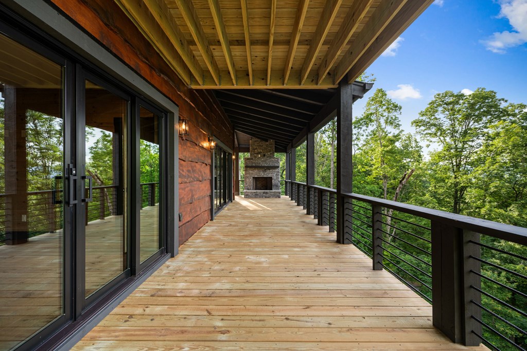 395 Pontoosuc Drive, Mineral Bluff