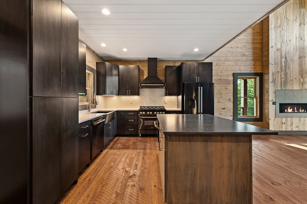 395 Pontoosuc Drive, Mineral Bluff