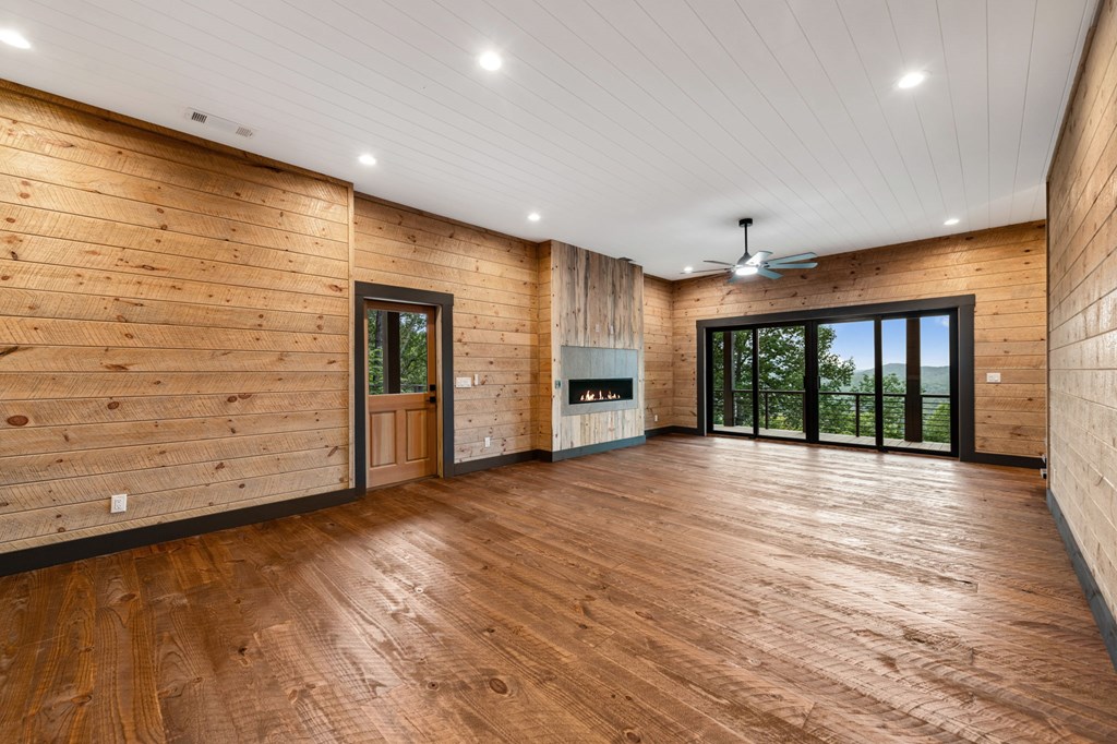 395 Pontoosuc Drive, Mineral Bluff