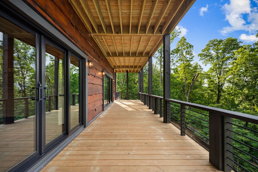 395 Pontoosuc Drive, Mineral Bluff