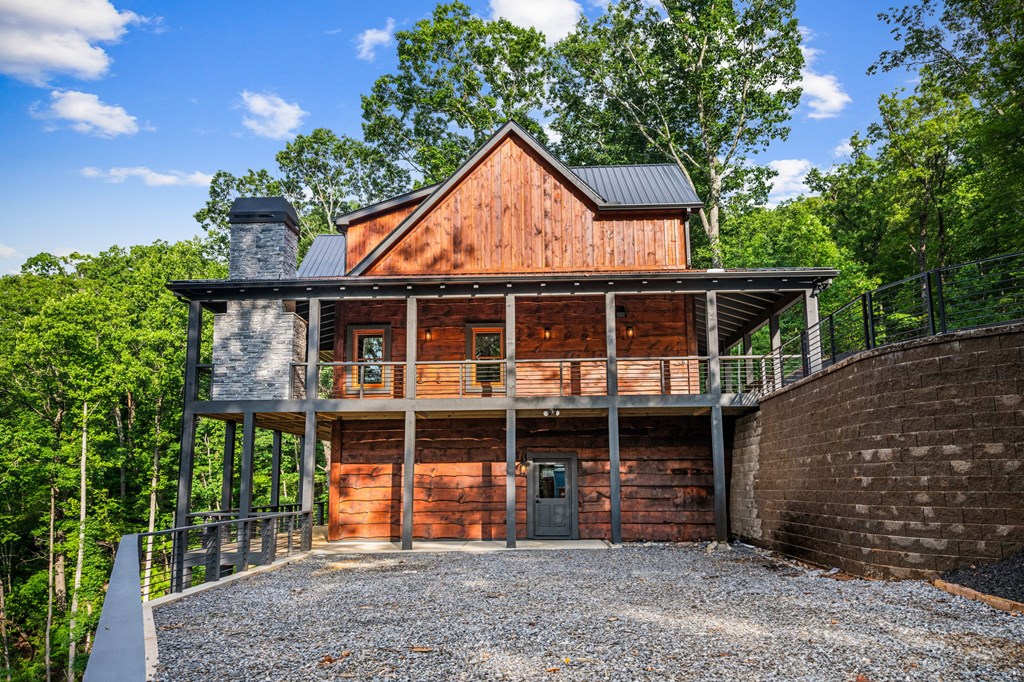 395 Pontoosuc Drive, Mineral Bluff