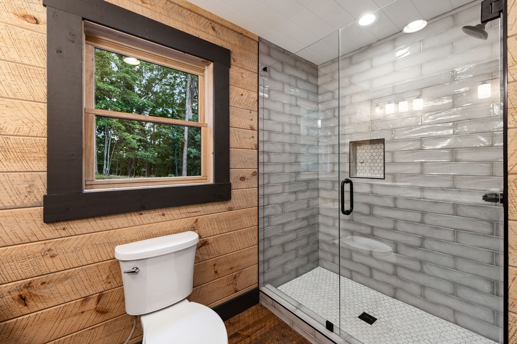 395 Pontoosuc Drive, Mineral Bluff