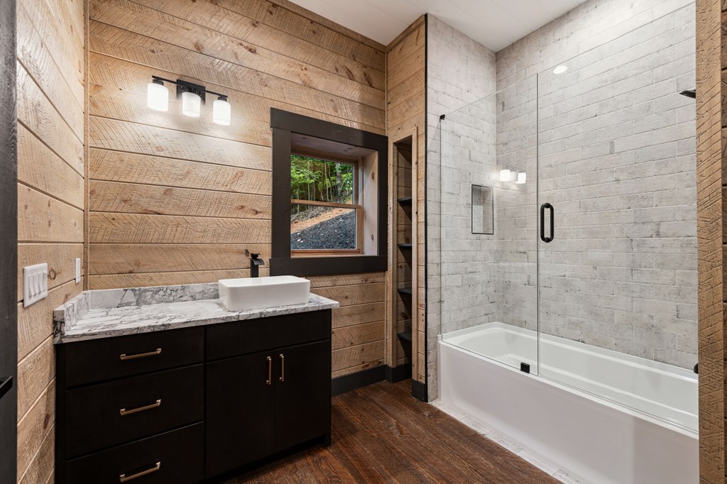 395 Pontoosuc Drive, Mineral Bluff