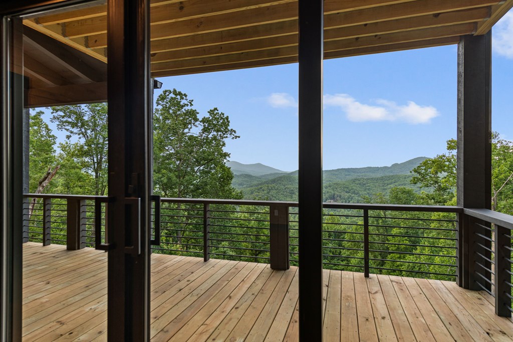 395 Pontoosuc Drive, Mineral Bluff