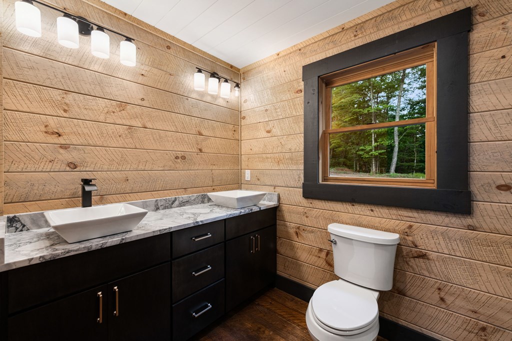 395 Pontoosuc Drive, Mineral Bluff