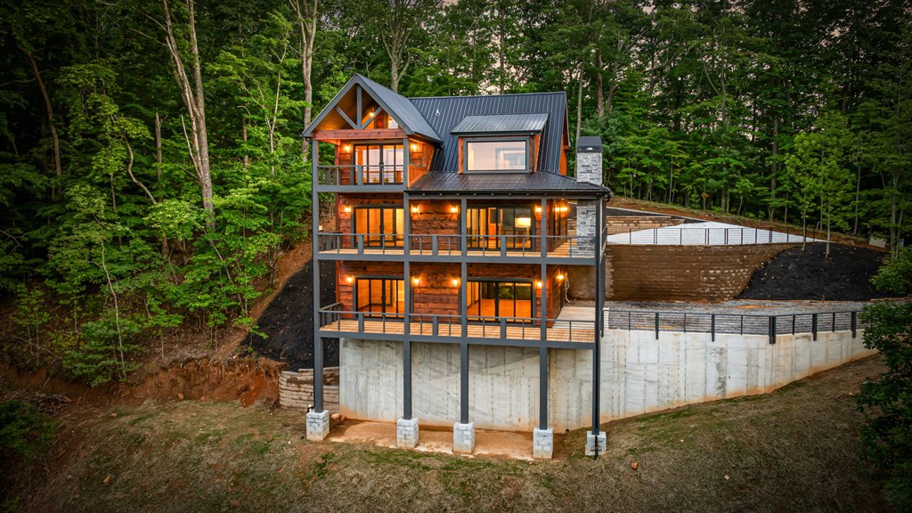 395 Pontoosuc Drive, Mineral Bluff