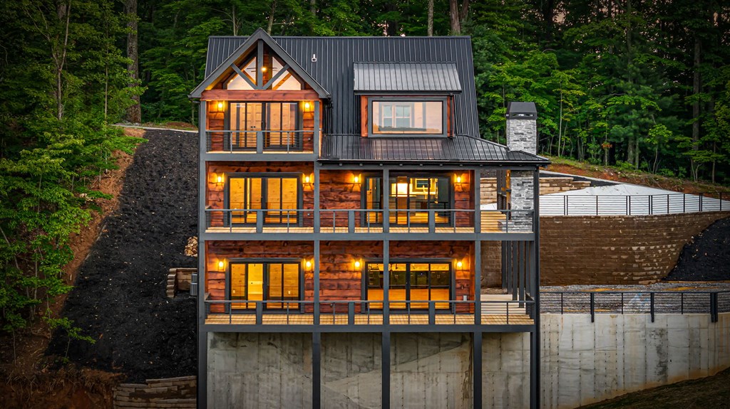 395 Pontoosuc Drive, Mineral Bluff