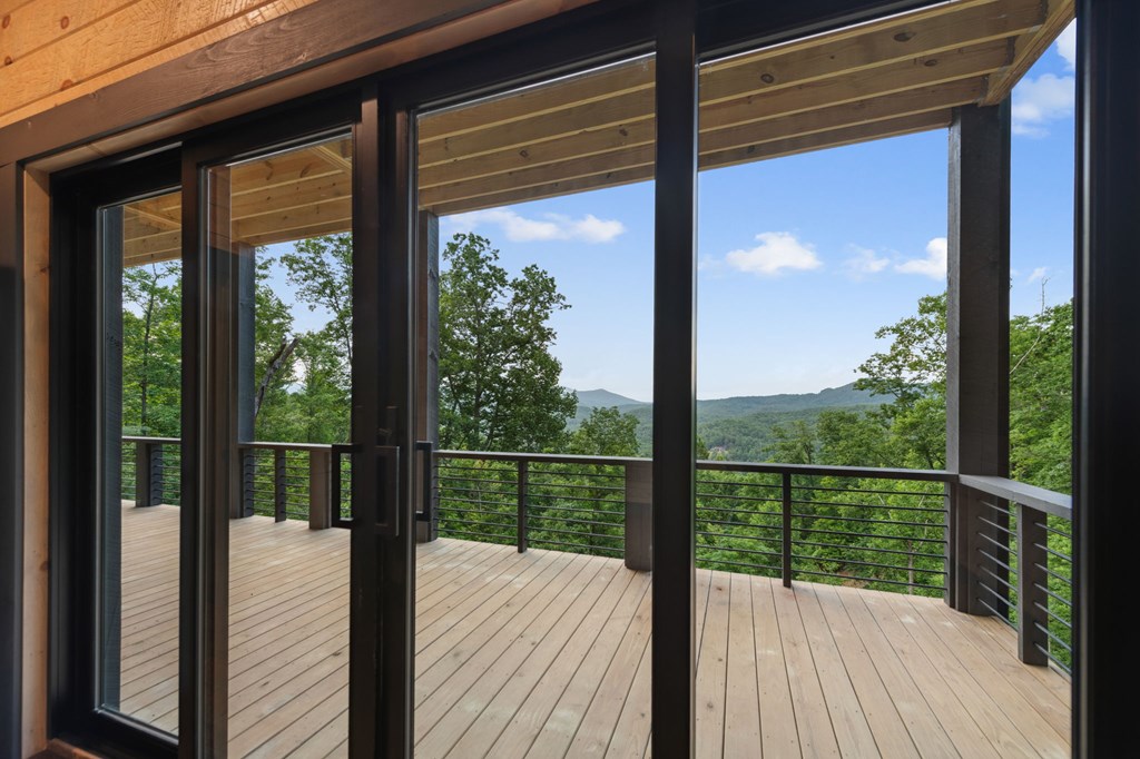 395 Pontoosuc Drive, Mineral Bluff