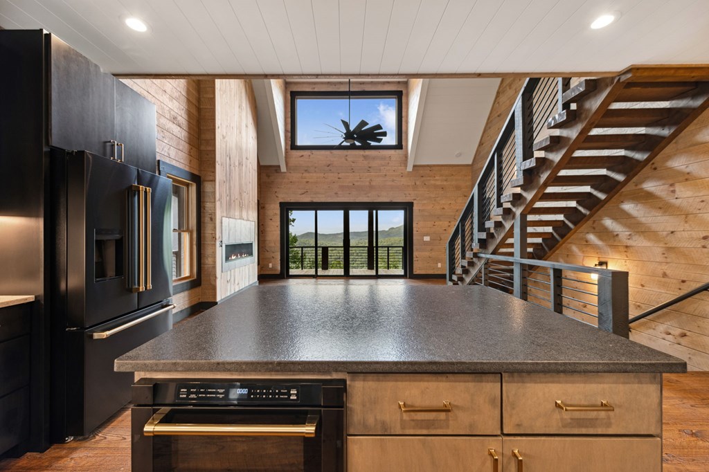 395 Pontoosuc Drive, Mineral Bluff