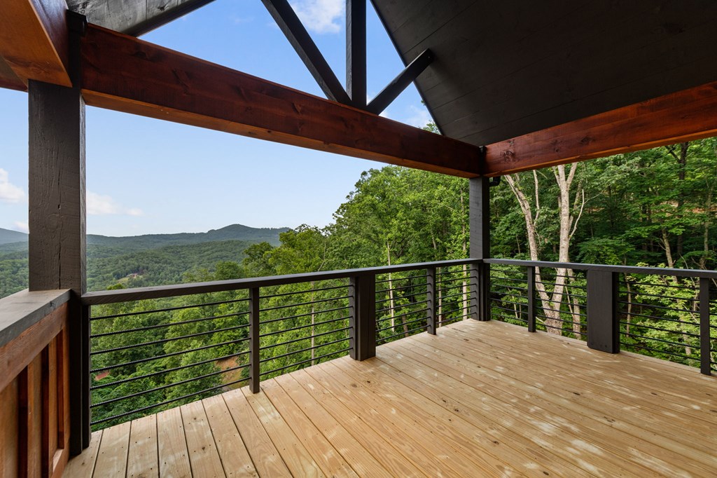 395 Pontoosuc Drive, Mineral Bluff