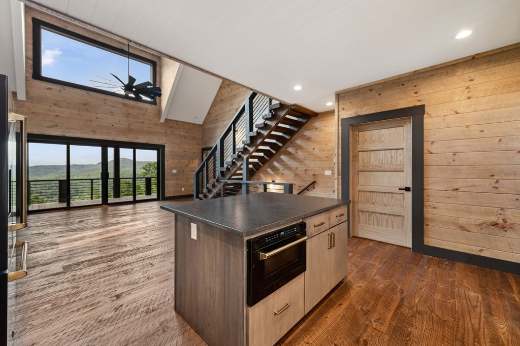 395 Pontoosuc Drive, Mineral Bluff