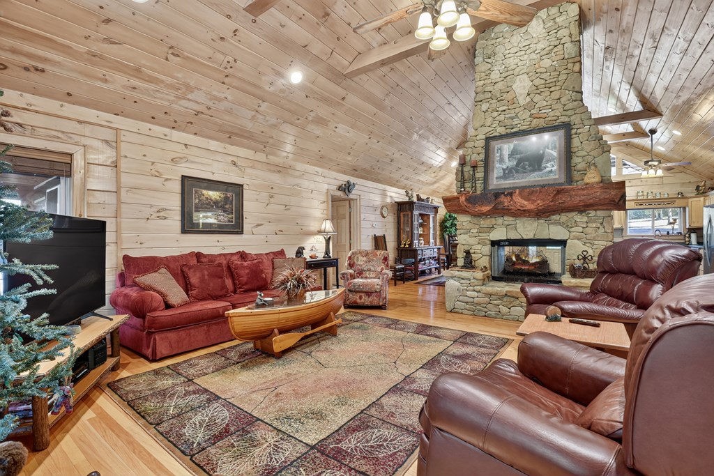 144 Chase Hollow Lane, Suches