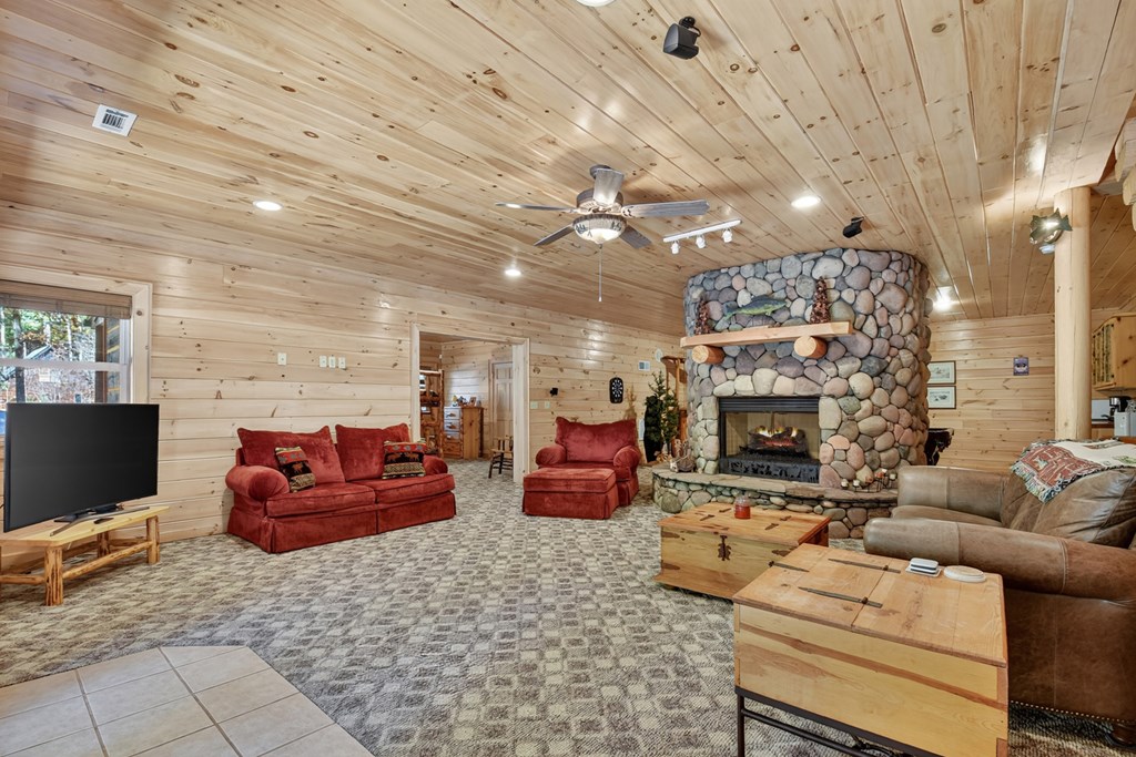 144 Chase Hollow Lane, Suches