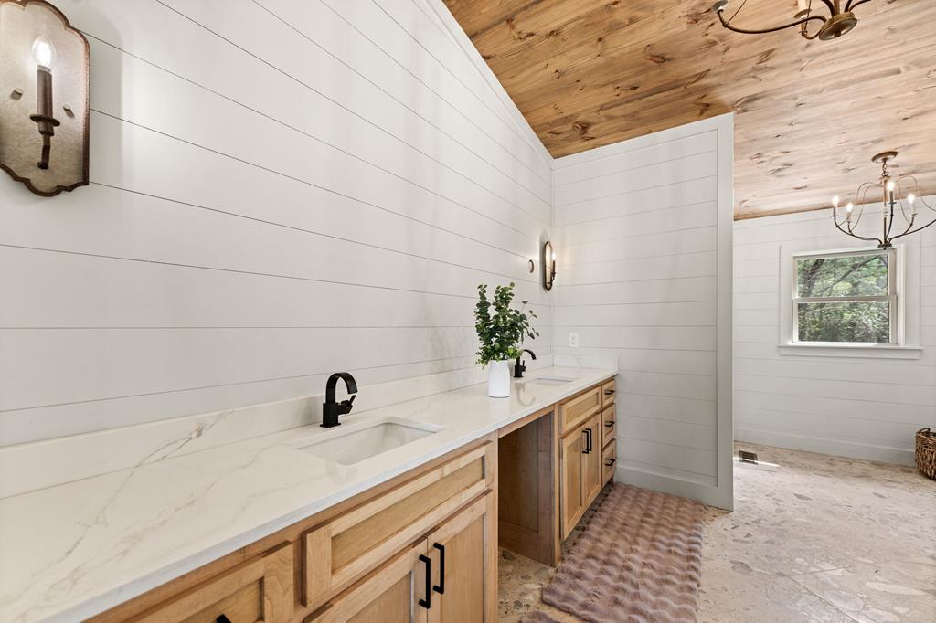 125 Stanley Creek Overlook