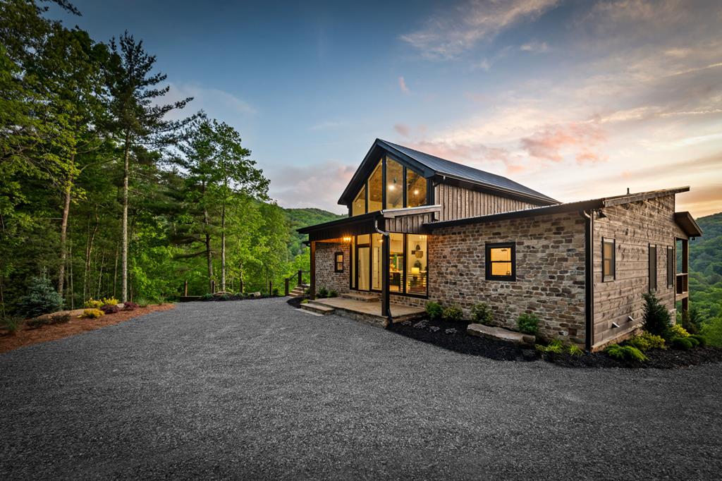 125 Stanley Creek Overlook
