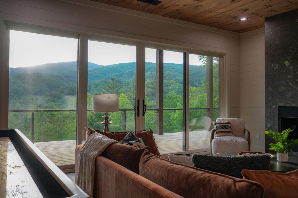 125 Stanley Creek Overlook