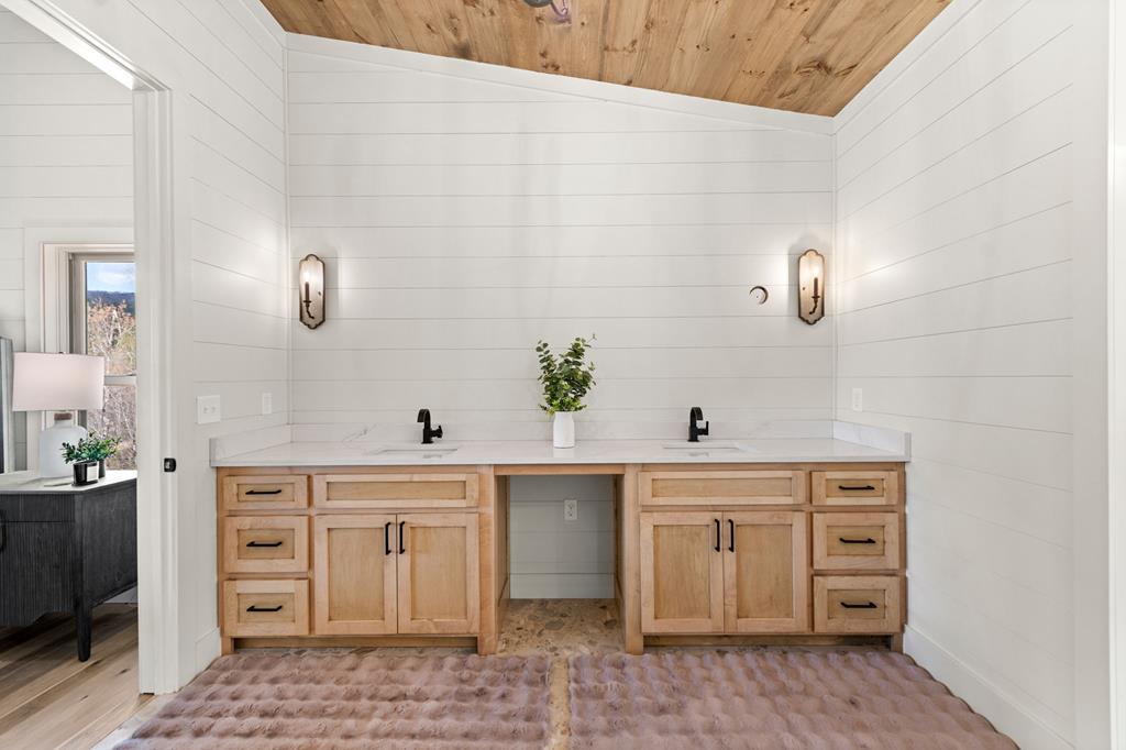 125 Stanley Creek Overlook