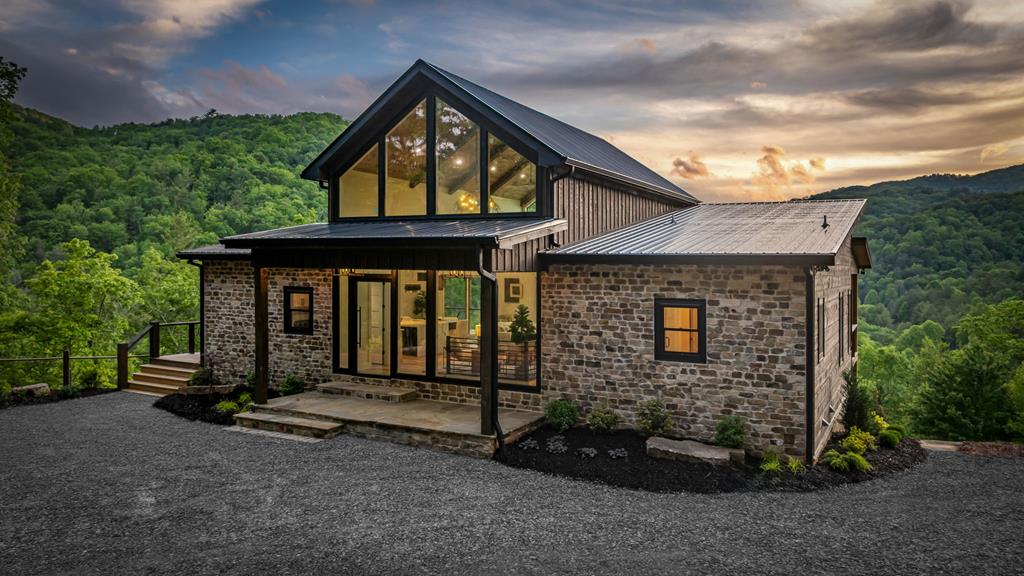 125 Stanley Creek Overlook