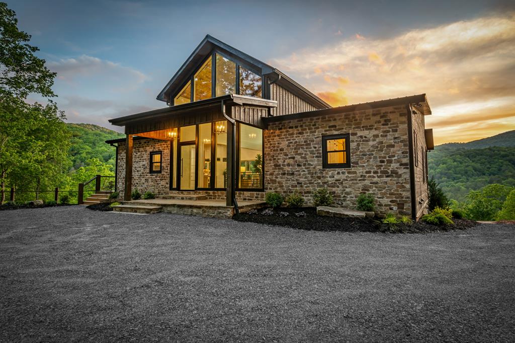 125 Stanley Creek Overlook