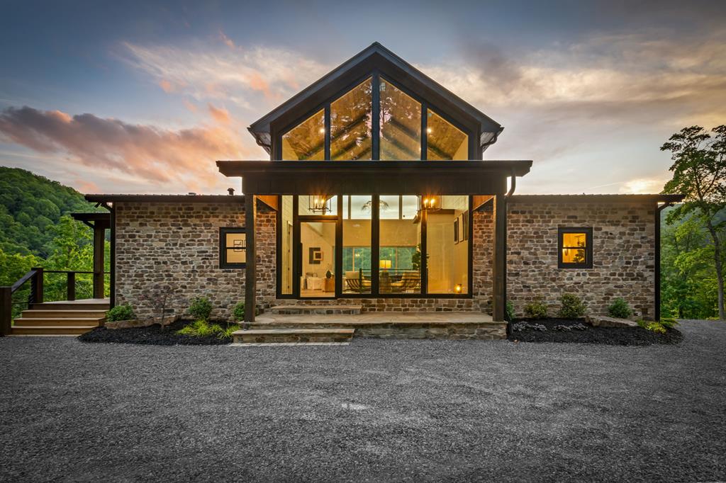 125 Stanley Creek Overlook