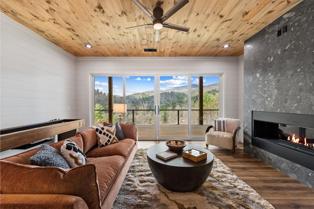 125 Stanley Creek Overlook