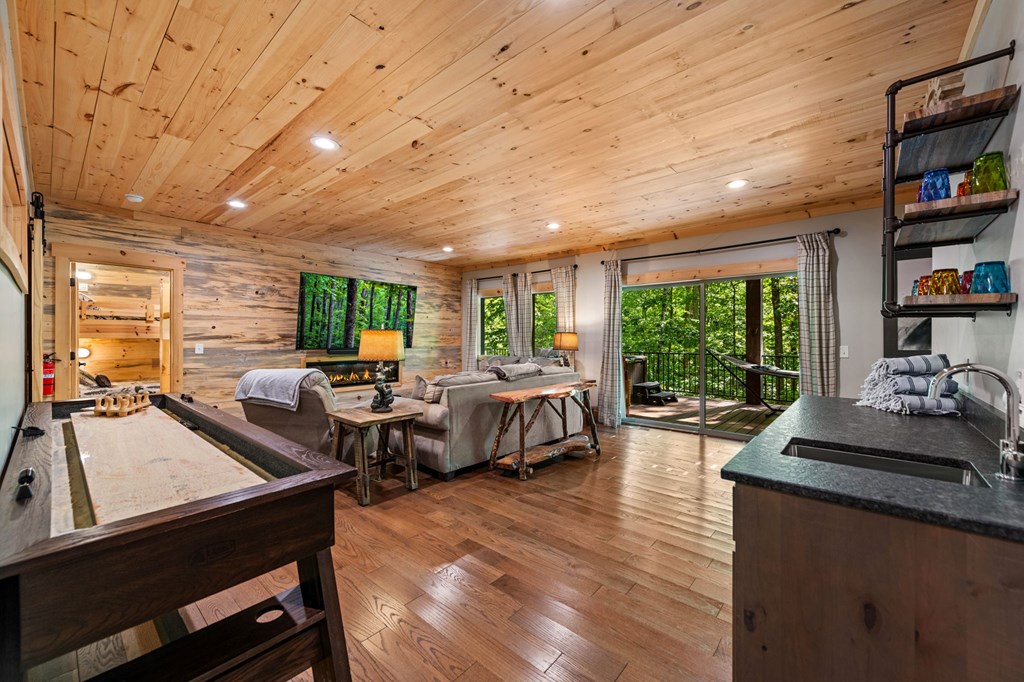 152 N Hiawatha Trail