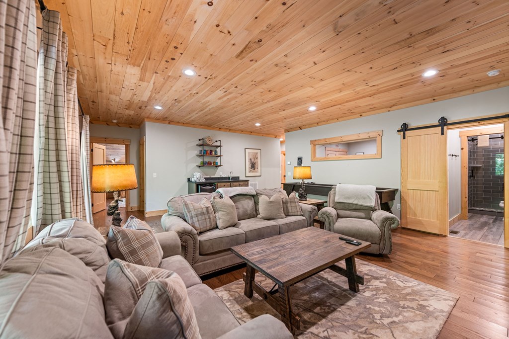 152 N Hiawatha Trail