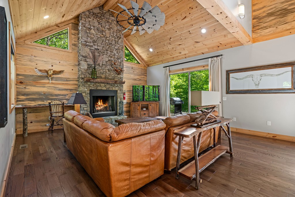 152 N Hiawatha Trail