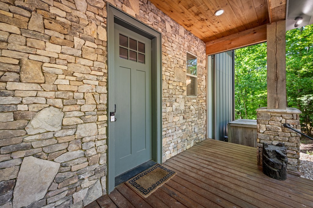 152 N Hiawatha Trail