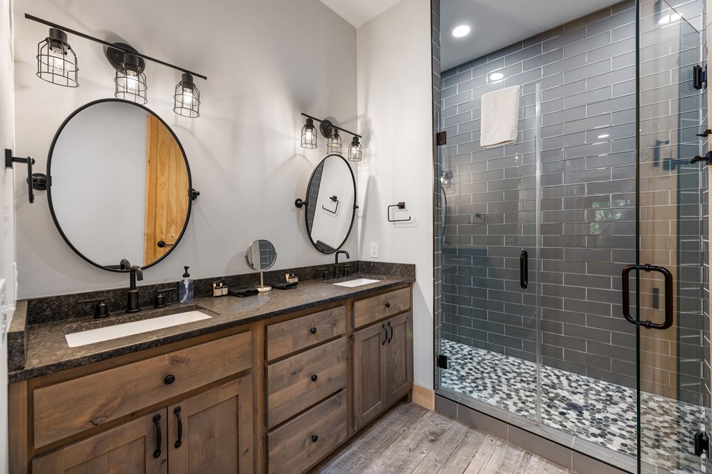 152 N Hiawatha Trail
