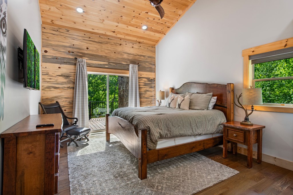 152 N Hiawatha Trail