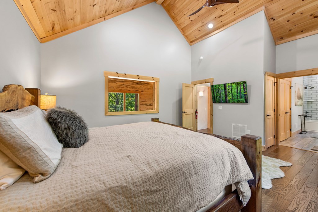 152 N Hiawatha Trail