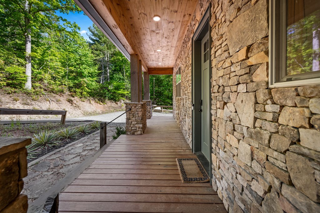 152 N Hiawatha Trail