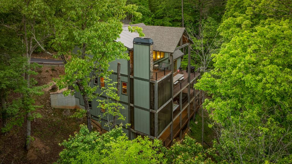 152 N Hiawatha Trail