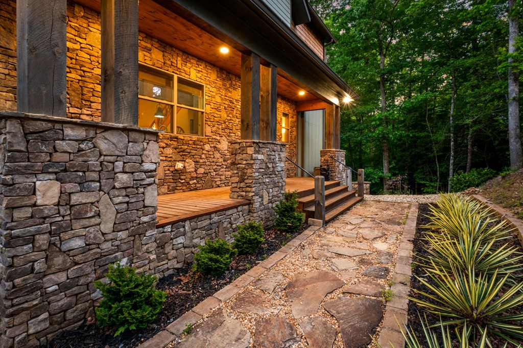 152 N Hiawatha Trail