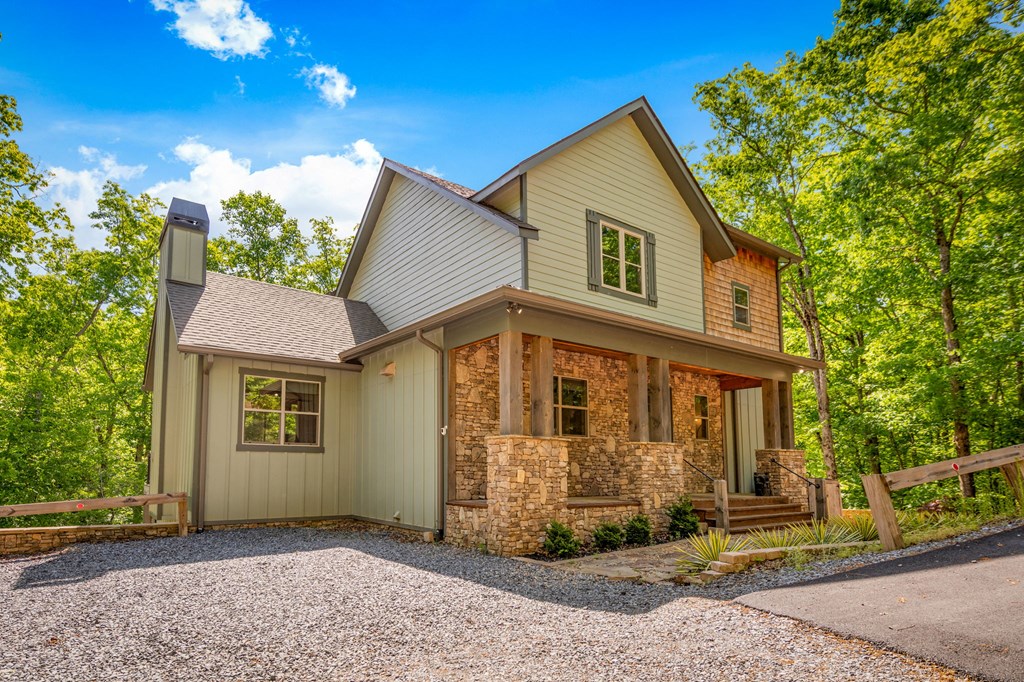152 N Hiawatha Trail